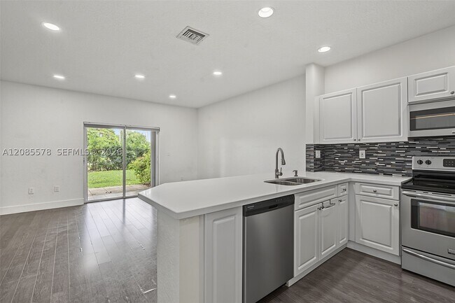 Foto del edificio - 5779 NW 116th Ave