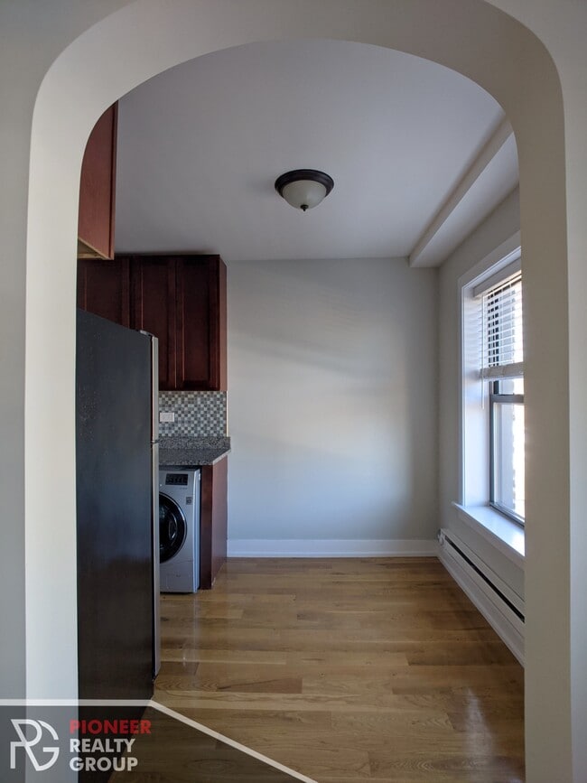 Building Photo - 532 W Arlington Pl