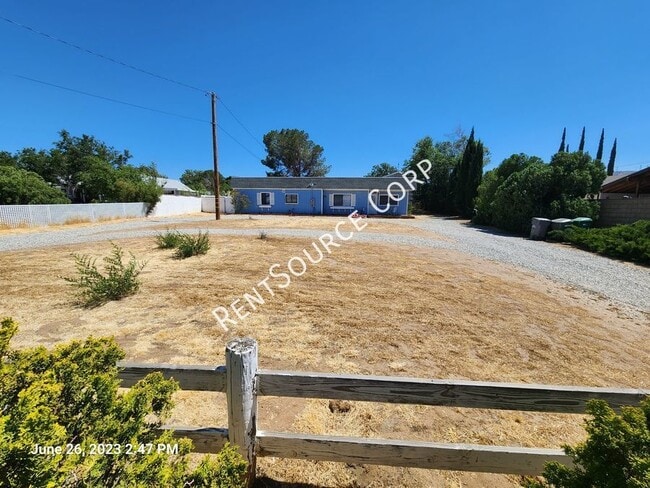 Building Photo - 3 Bedroom Home for rent in Lancaster