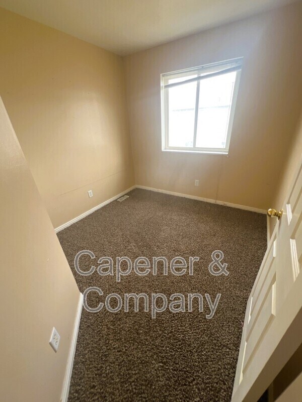 Building Photo - 545 W 350 N