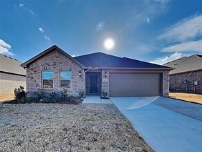 Building Photo - 633 Comal Dr