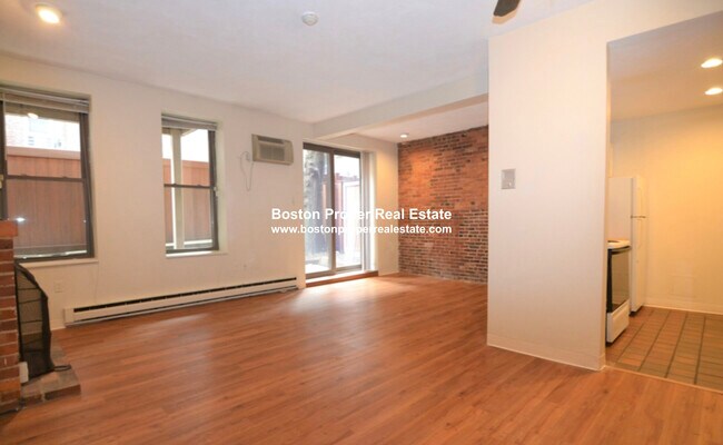 Building Photo - 41 St Germain St