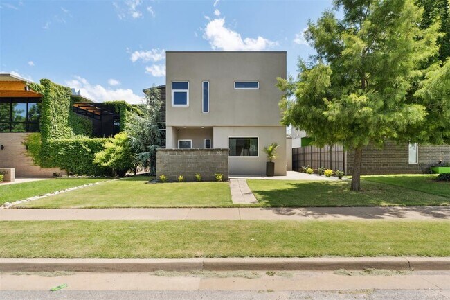 Foto del edificio - 608 NW 7th St