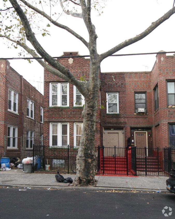 Primary Photo - 552 Williams St