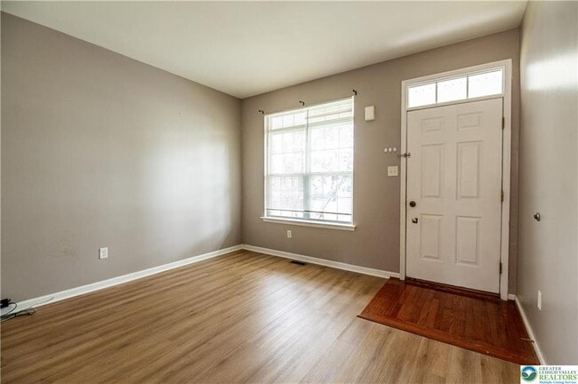 Building Photo - 955 King Way