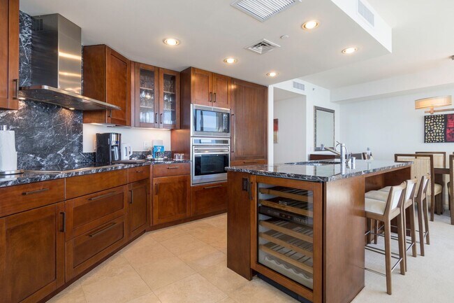 Foto del edificio - 3-Bedroom, 3.5-Bathroom Condo at Ka La'i Waikiki Beach (Formerly Trump Tower Waikiki)