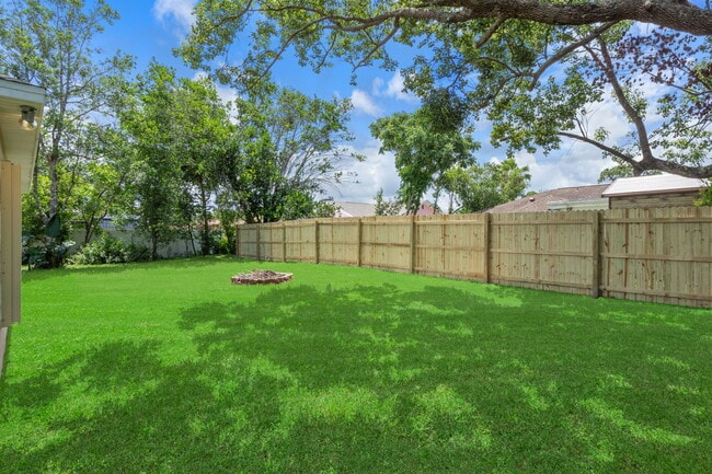 Tranquil back yard. - 9572 Horizon Dr