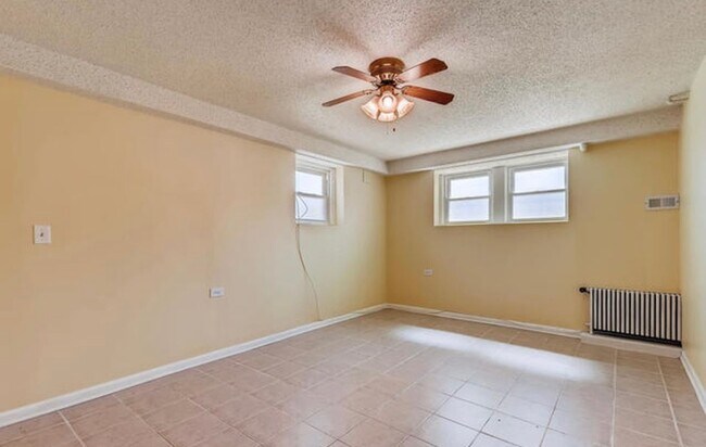 Foto del edificio - 5400 W Foster Ave
