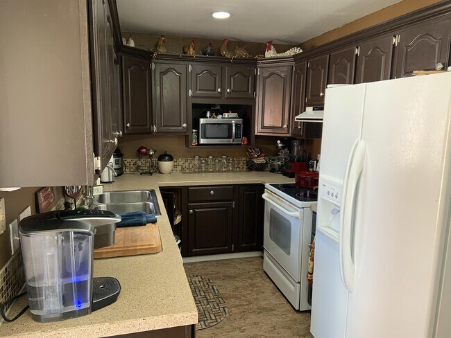 Building Photo - 125 Riverview 2 E