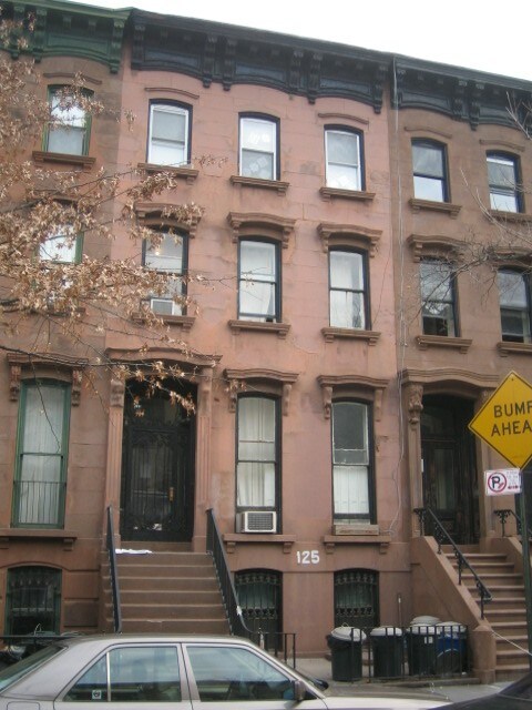 Building Photo - 125 Saint James Place Apartments