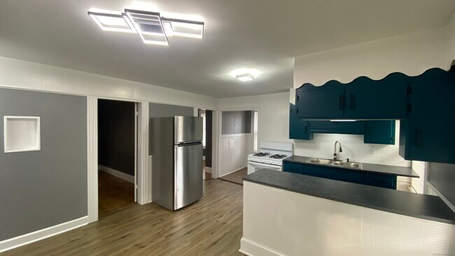 Building Photo - 26 Pine St