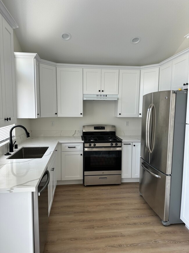 Building Photo - 9011 Aldershot Ct