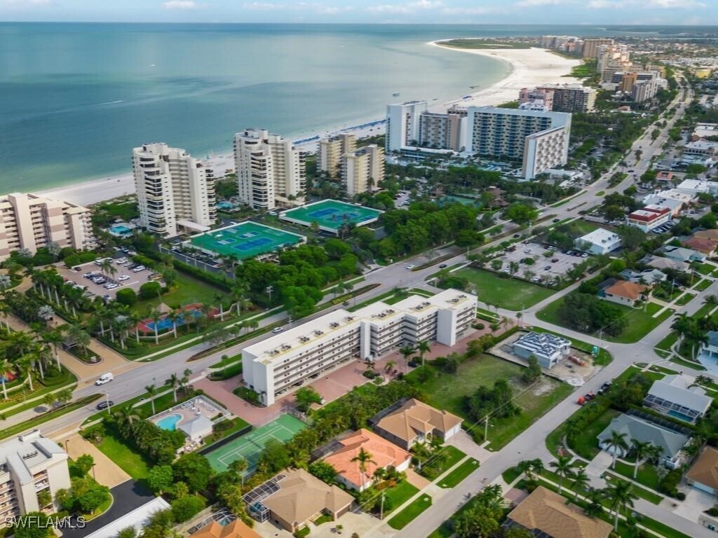 Foto principal - 741 S Collier Blvd