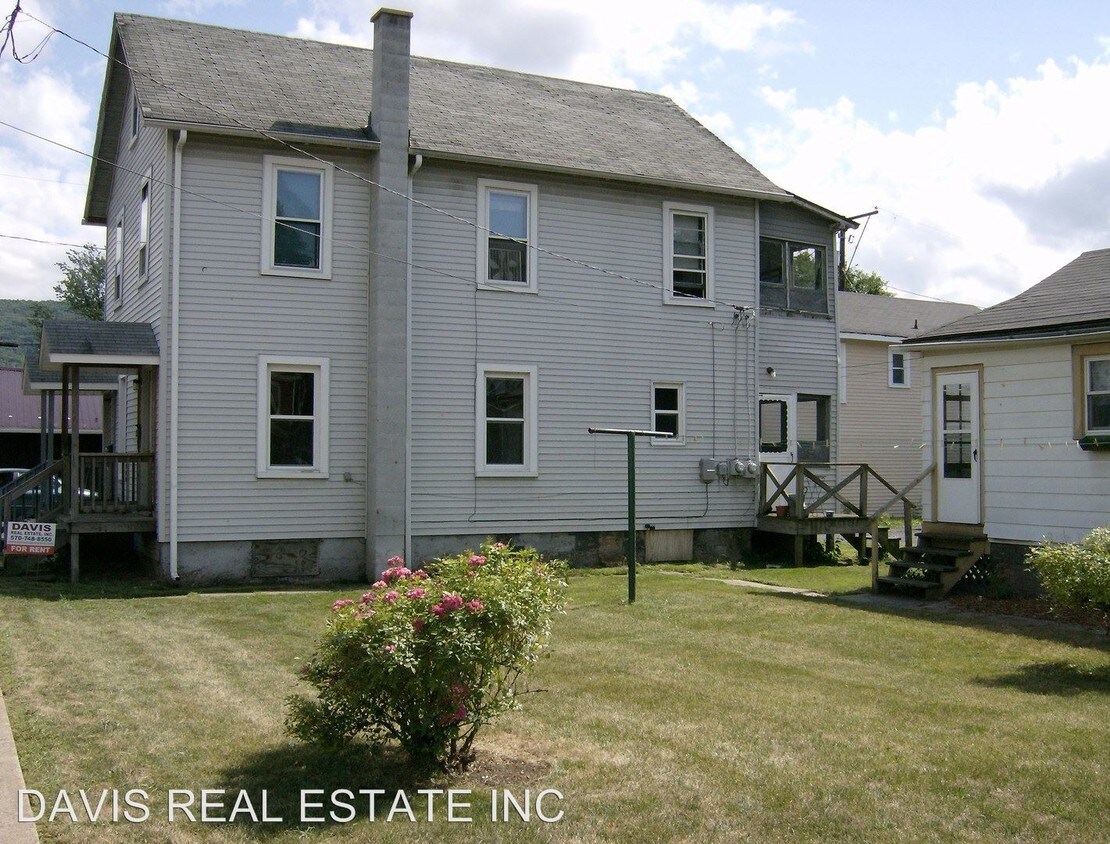 Foto principal - 107 E PARK St