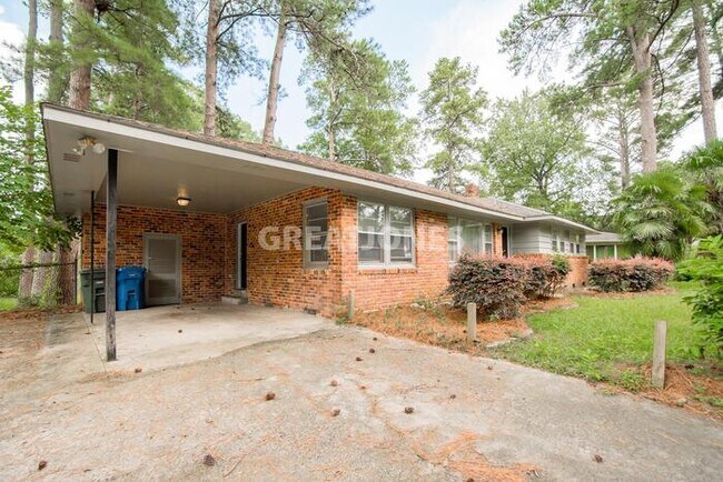 Building Photo - 2136 Robin Rd
