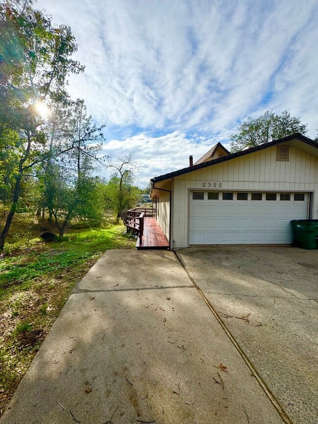 Building Photo - 2322 Cottage Ave