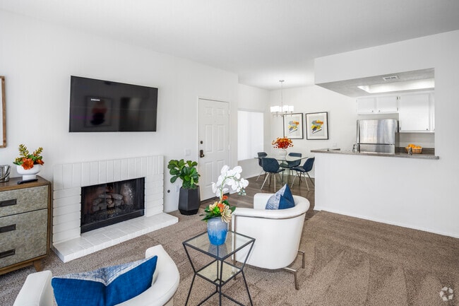 1BR, 1BA + Den - 900SF - Living Room and Dining Room - Wimbledon Glen