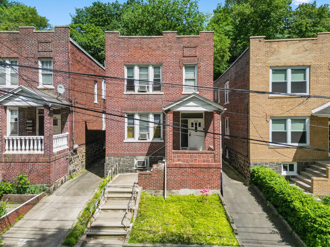 Primary Photo - 632 Boulevard E