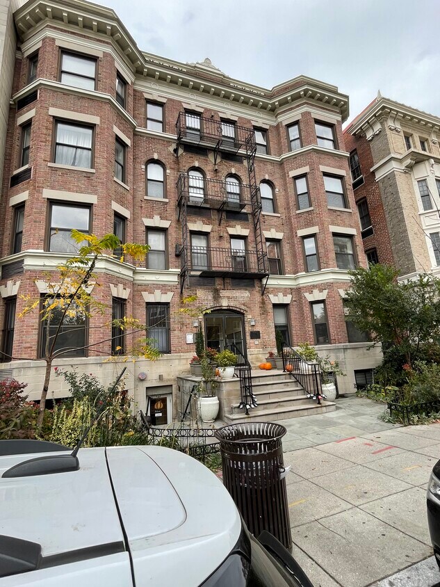 Primary Photo - 1844 Columbia Rd NW