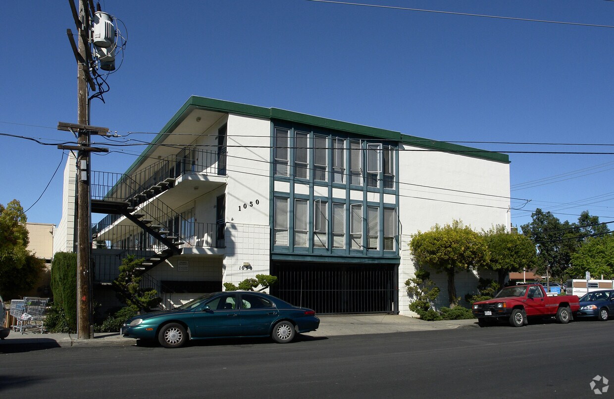 Building Photo - 1050 Beech St