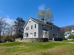 Building Photo - 104 Titicus Rd