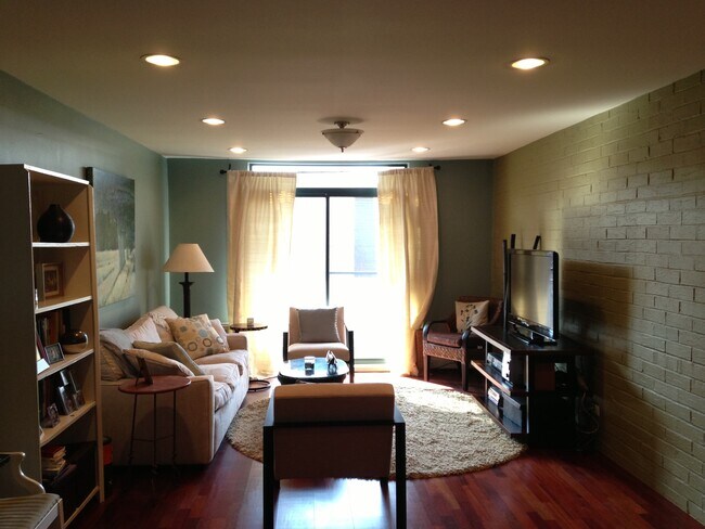 Foto del edificio - 3900 N Pine Grove Ave