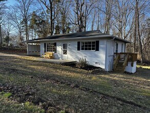 Building Photo - 3056 E Main St Ext