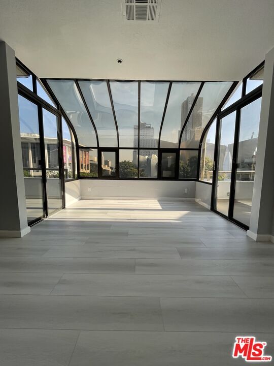 Foto del edificio - 121 S Hope St