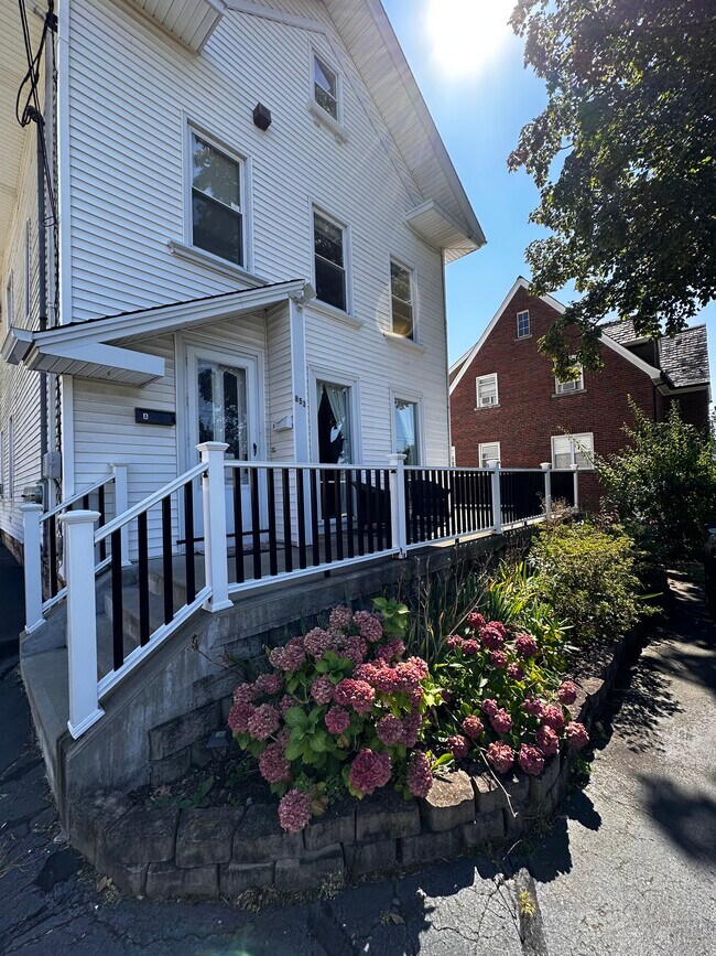Foto del edificio - 853 Townsend Ave