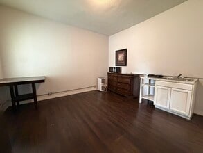 Building Photo - 1211 W Park Ave