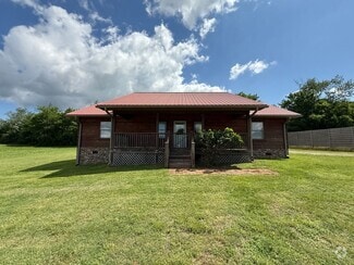 Building Photo - 1404 Maple Ln