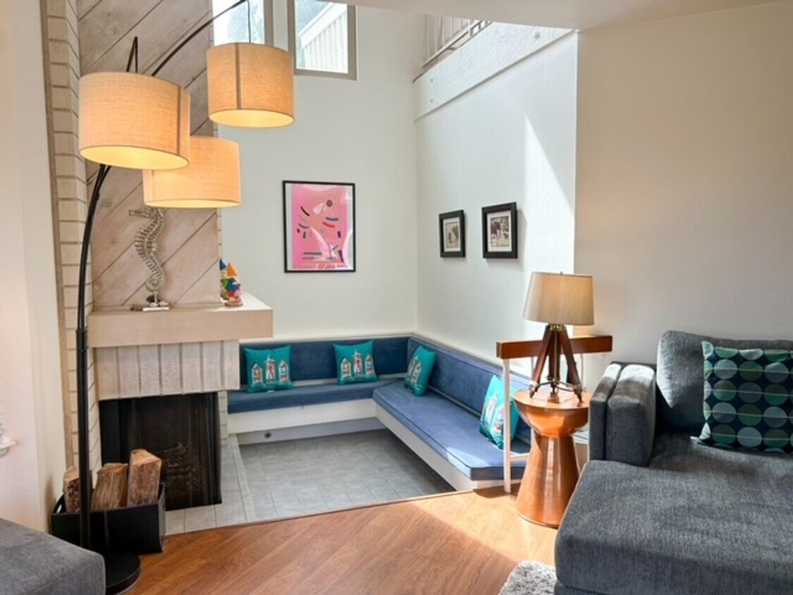 Hollywood Beach Fully Furnished 2 Bed House Rental in Oxnard