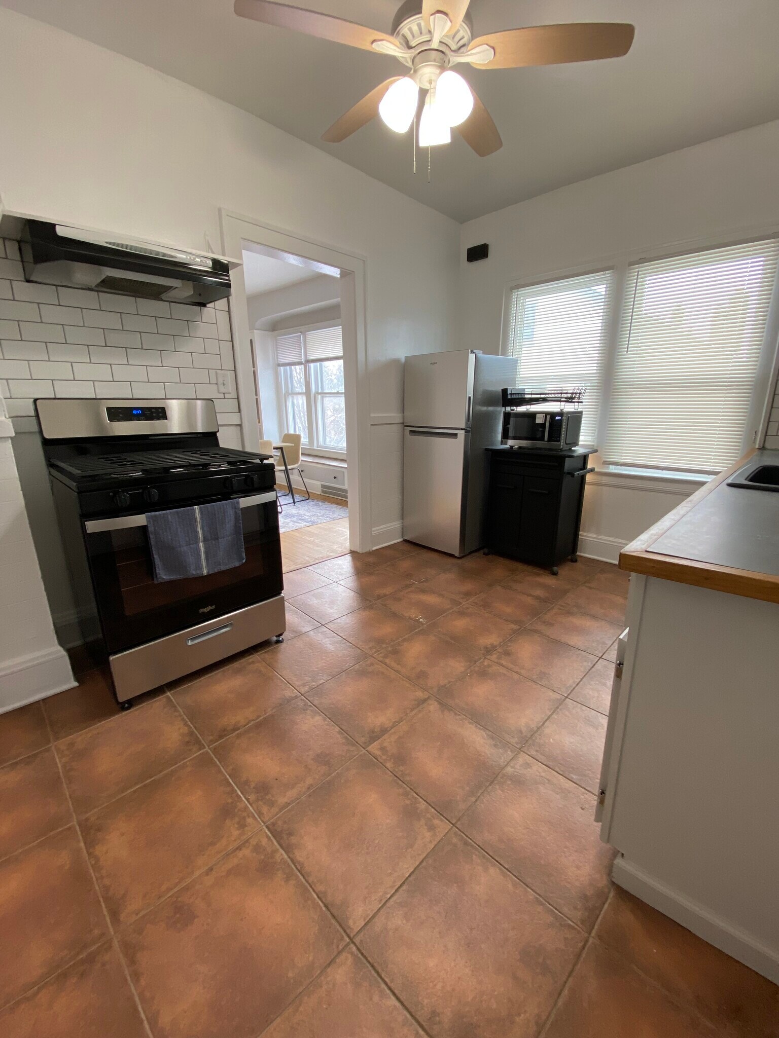 3367 E Scarborough Rd Cleveland Heights, OH 44118 – photo 5