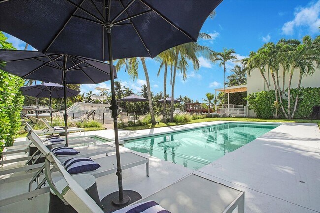 Foto del edificio - 815 NE 76th St