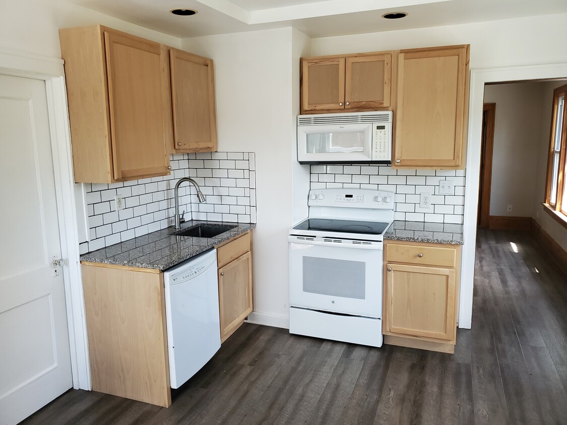 Kitchen - 401 Morgan Ave N