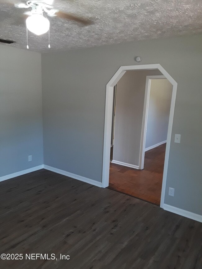 Building Photo - 7930 Tarling Ave