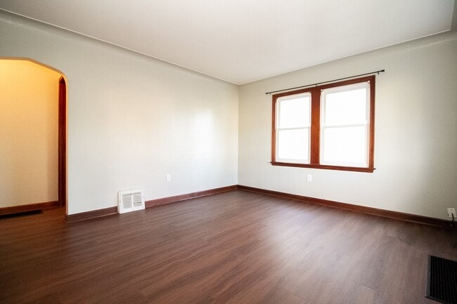 Building Photo - 423 W Capistrano Ave