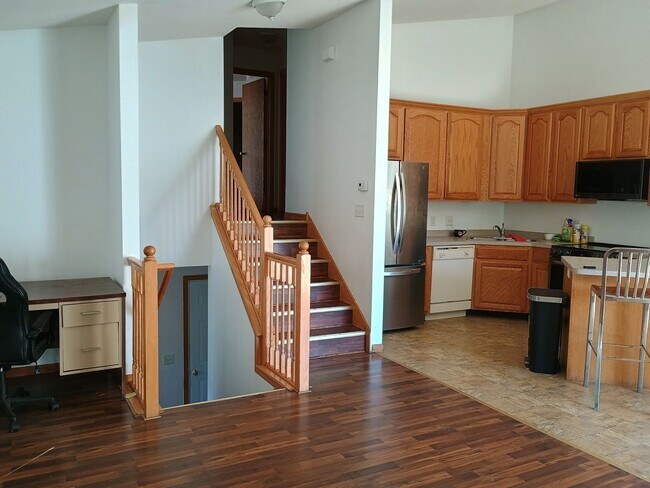 Building Photo - 3 Bedroom 2 Bath Town Home