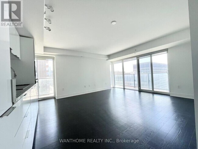 Photo du bâtiment - 955-1955 Bay St.