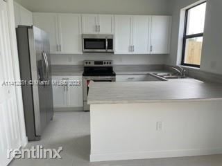 Building Photo - 3 br, 2.5 bath Townhome - 10120 SW 228th Ter