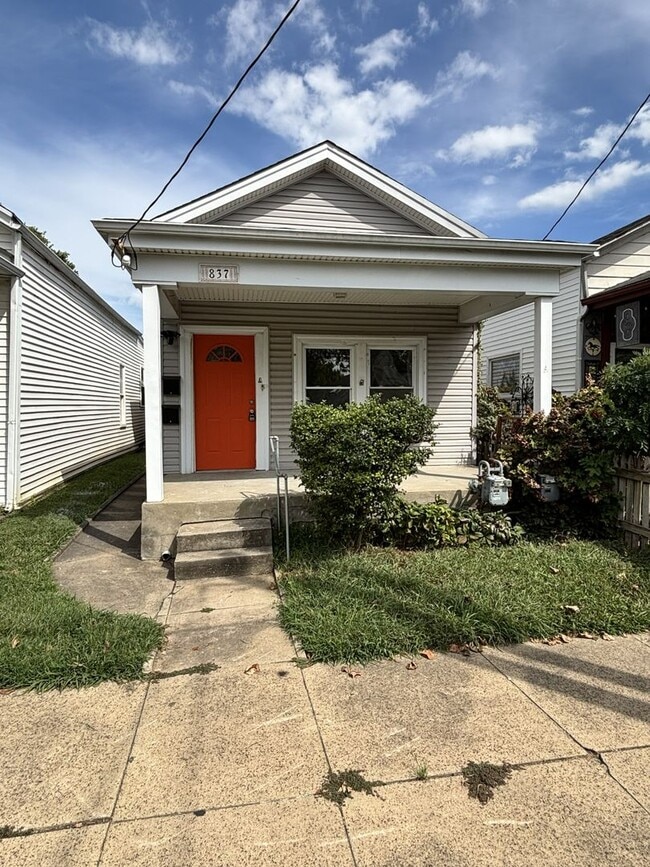 Building Photo - 837 E Burnett Ave