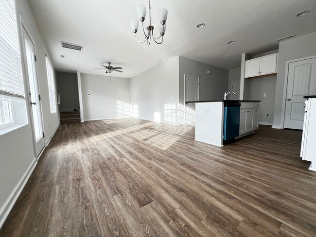 Building Photo - 224 Suhani Ln