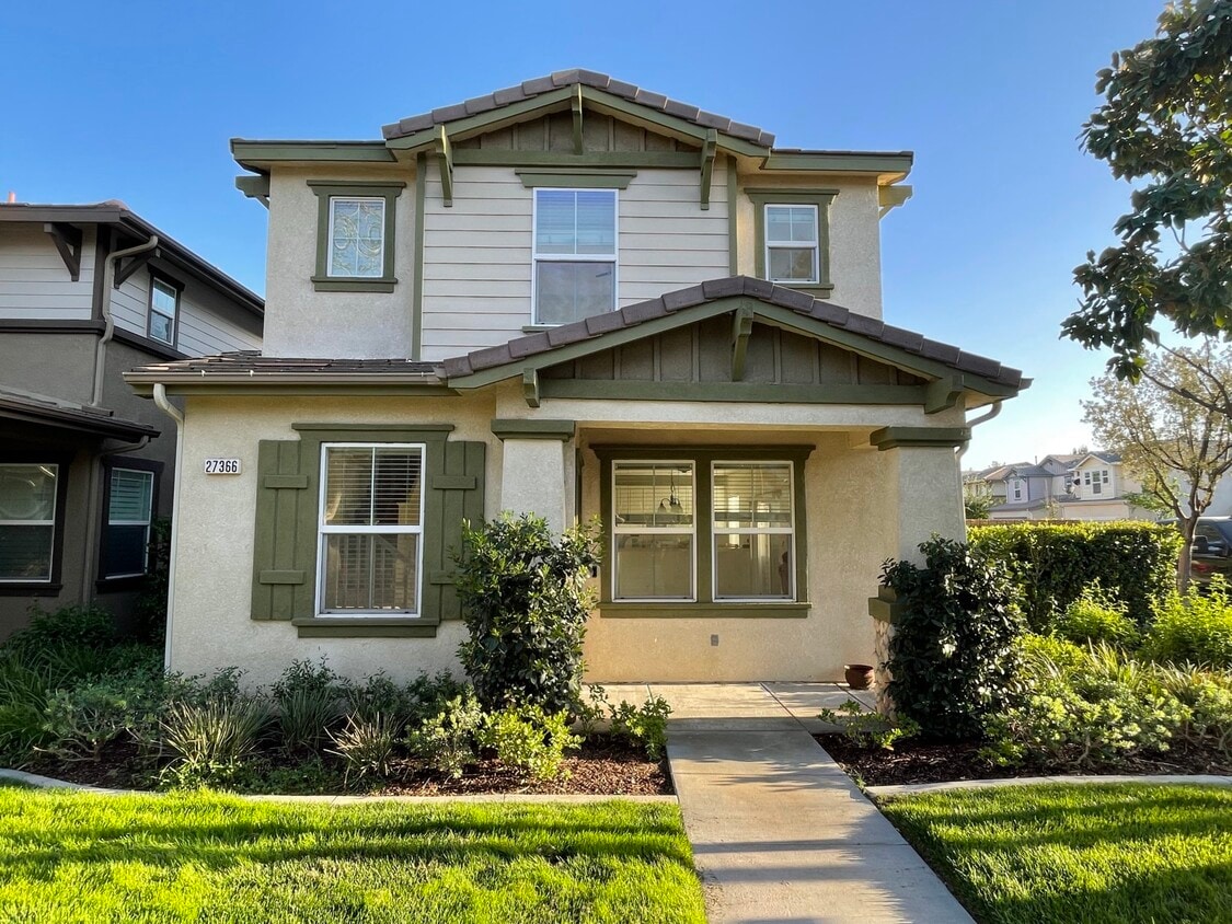Foto principal - 27366 Dearborn Dr