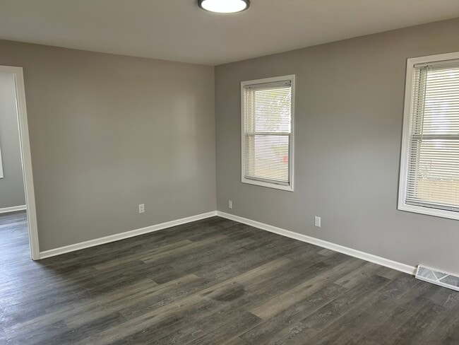 Building Photo - 510 S Alfred Ave