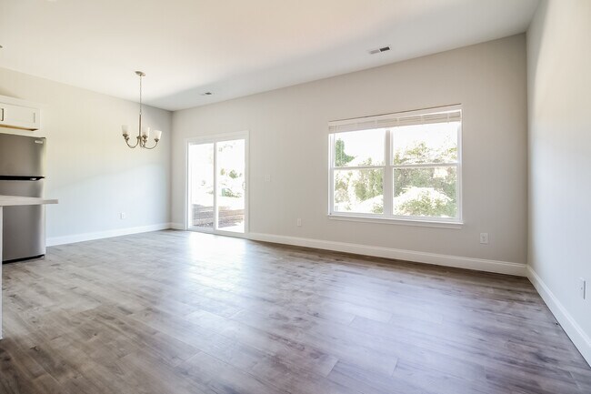Building Photo - 126 Cannon Creek Drive, Duncan, SC