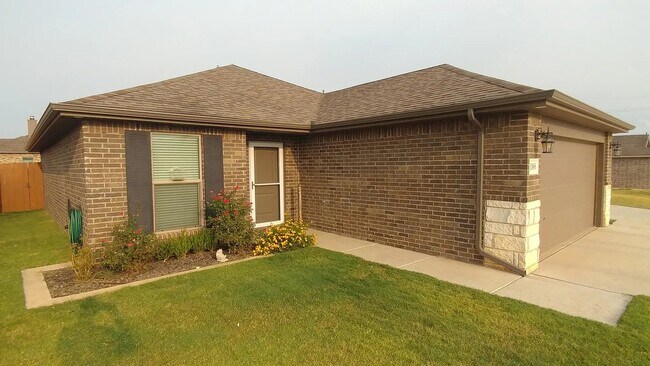 Foto del edificio - 13806 Uvalde Ave