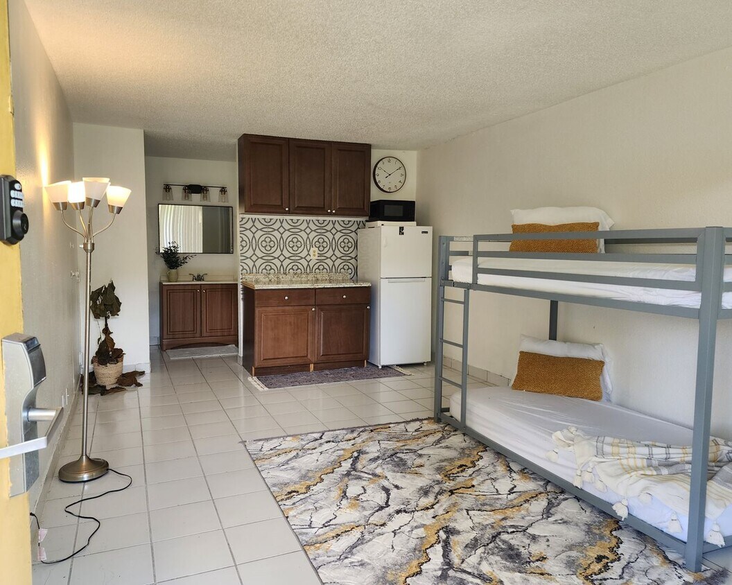 Primary Photo - Studio/Efficiency Condo Near Florida Mall;...