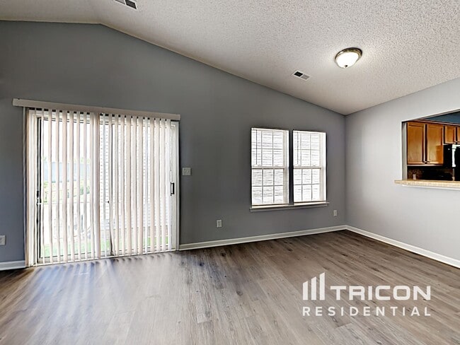 Foto del edificio - 5634 Waverly Lynn Ln