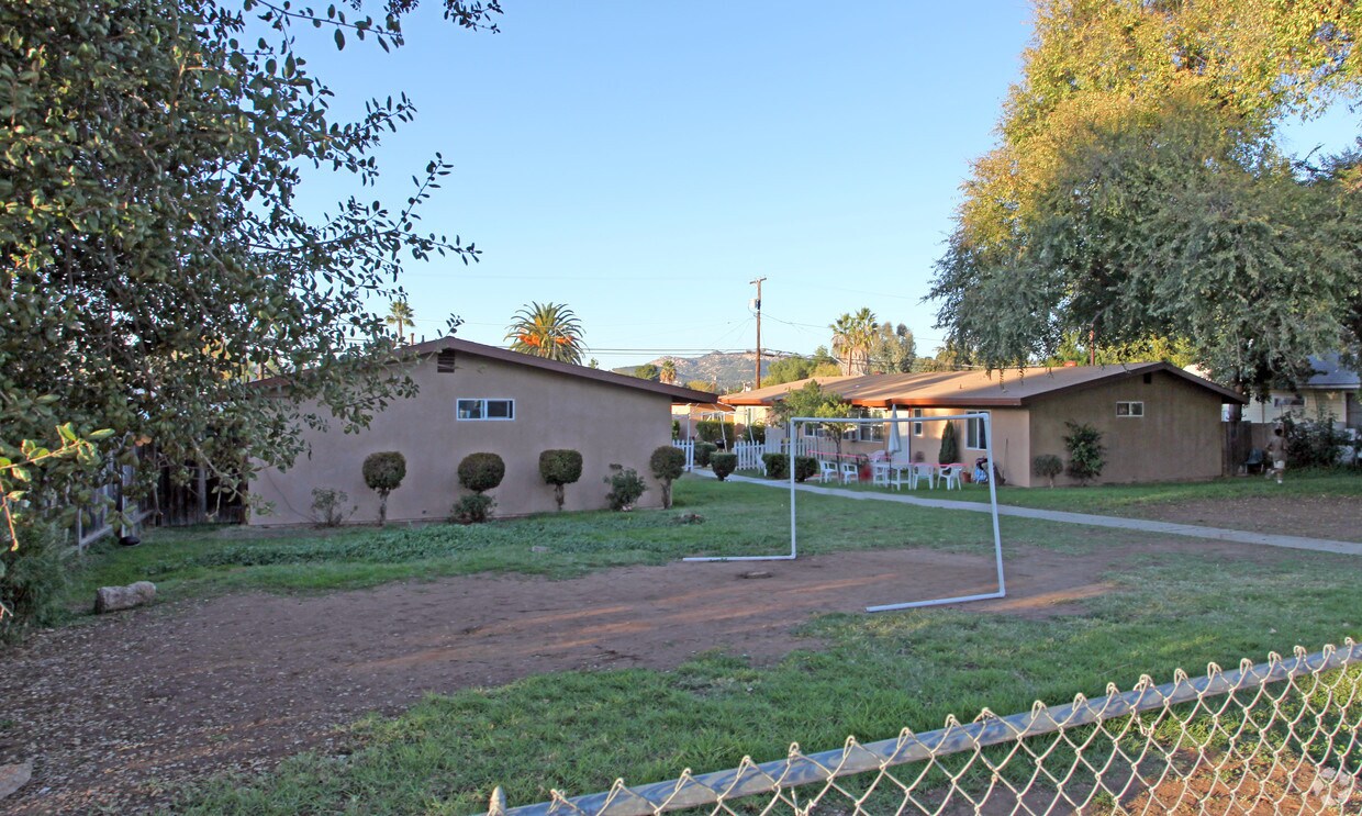 Primary Photo - 910 E 2nd Ave