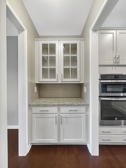 Building Photo - 813 Firefly Ct